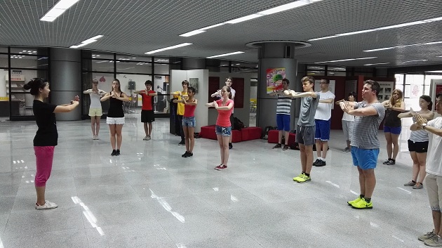 学生们在进行中国传统武术体验.jpg